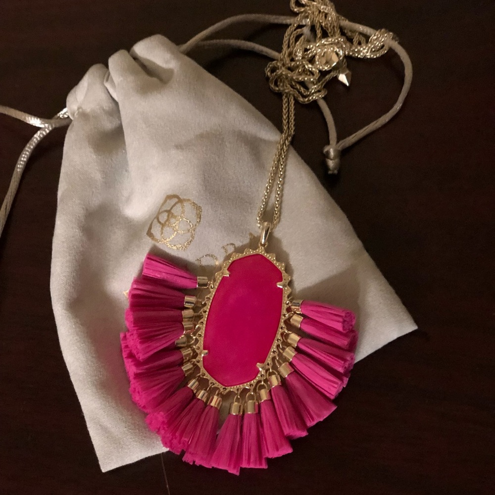Kendra Scott Betsy necklace